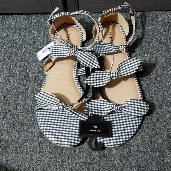Torrid | Gingham Bow Sandal - Picture 2 of 7